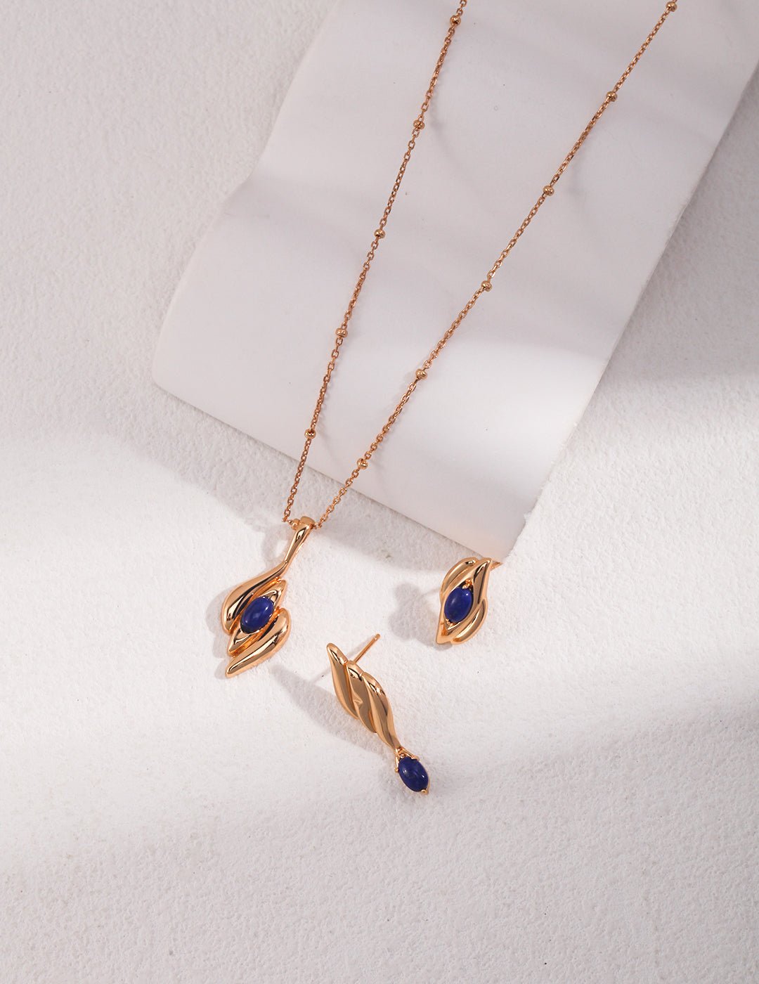 Lapis lazuli necklace and earrings with 18K gold-plated silver by ronny