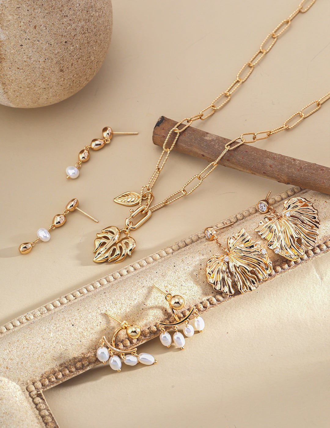 Necklace and Earrings with Pearl and Gold - Plated Silver by ronny