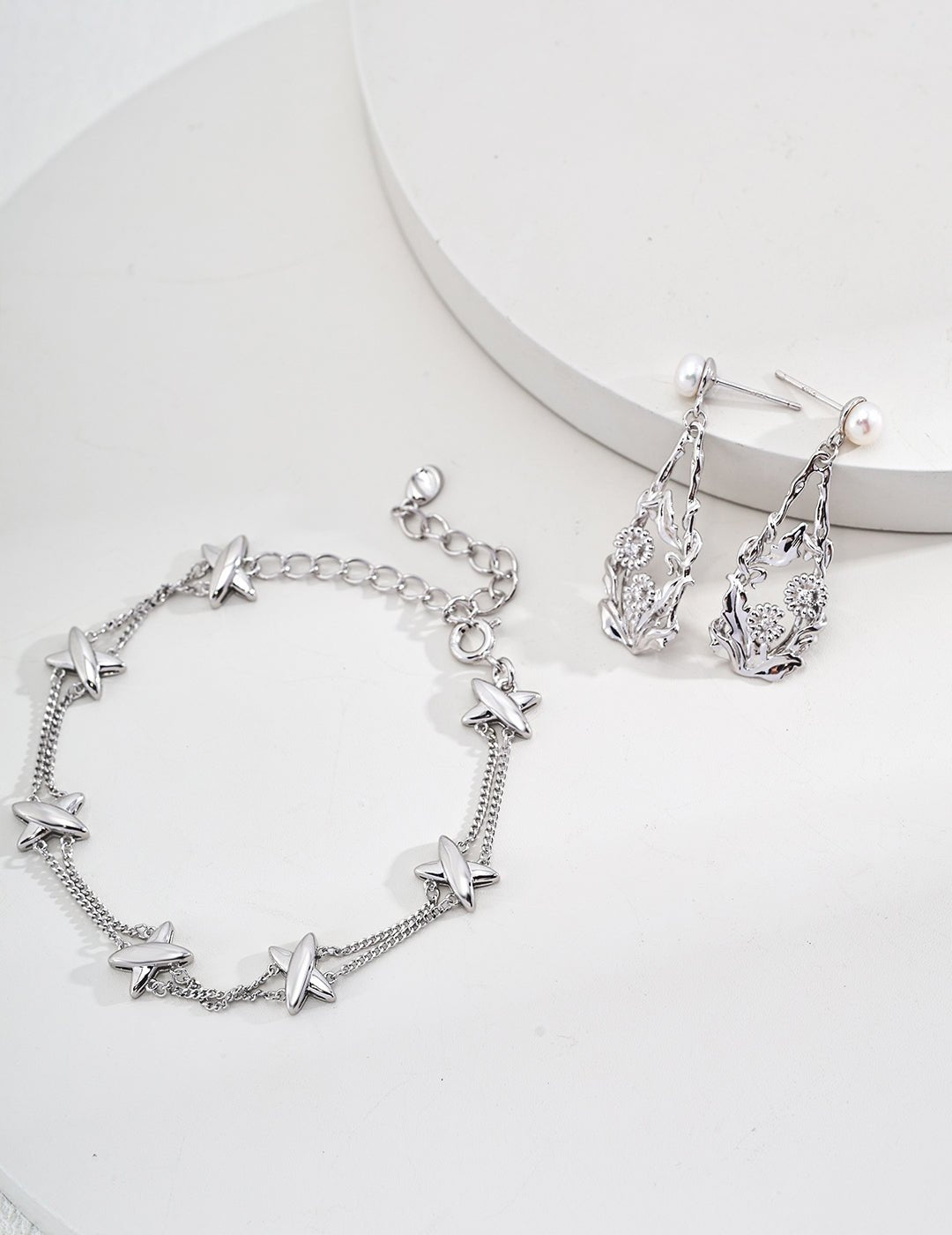 Star Motif Bracelet in Silver and matching Earrings by ronny