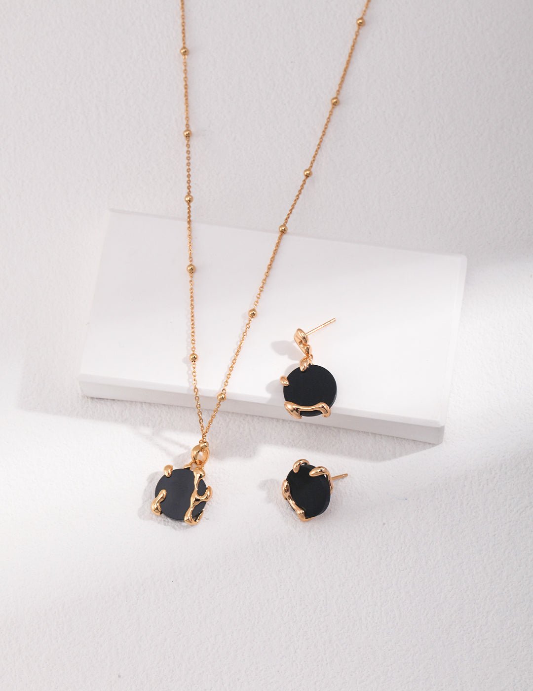 Natural Agate Pendant Necklace and Earrings in Gold-Plated Silver by ronny