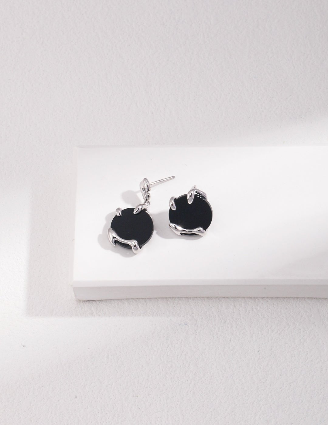 Natural Agate Earrings in Silver by ronny