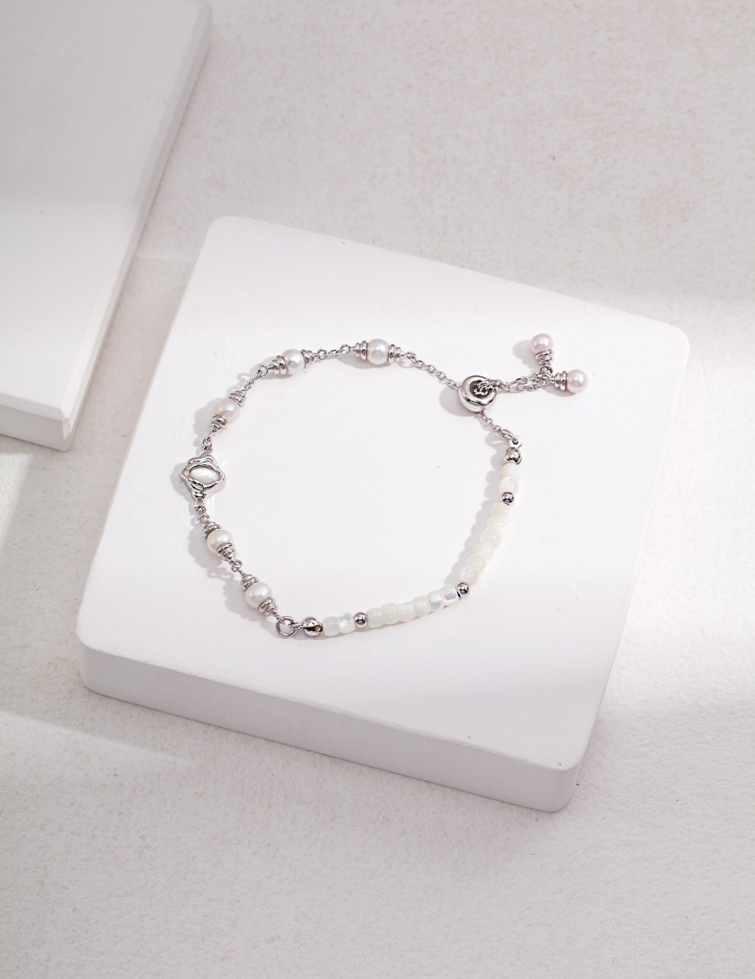 Pearl and Nacre Bracelet with Silver by ronny